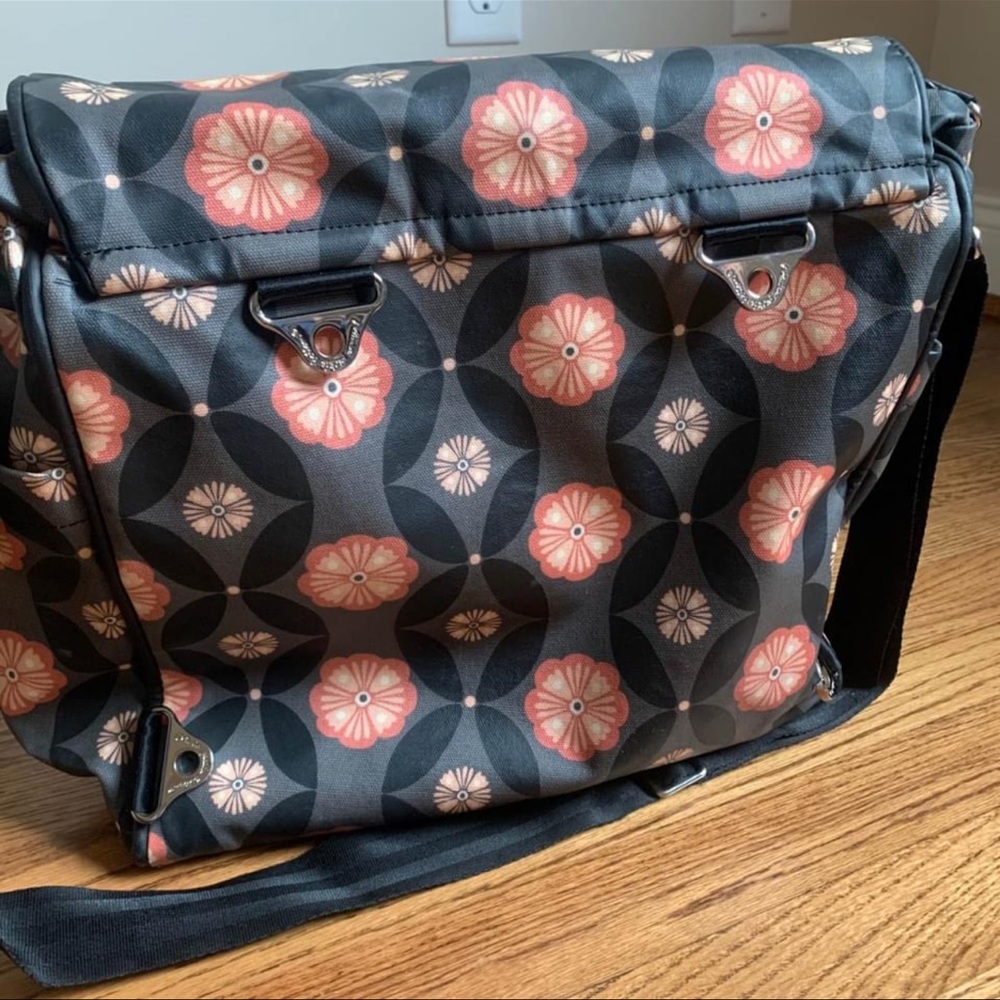 Petunia Pickle Bottom Boxy Diaper Bag Baby Gear Black Pink - Picture 2 of 9